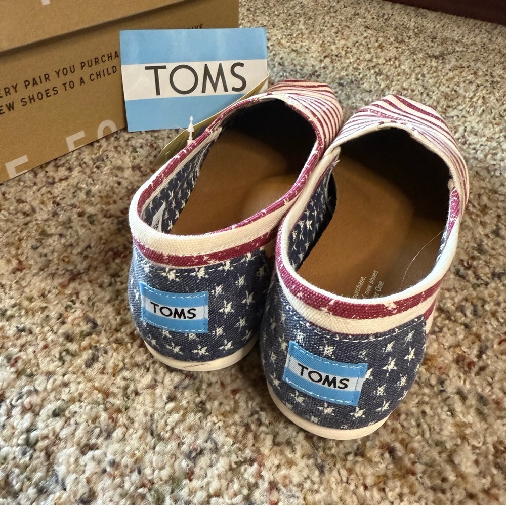 TOMS Women’s Classic Americana Canvas Flag Slip-Ons – Size 8.5 – NWT - Picture 3 of 8